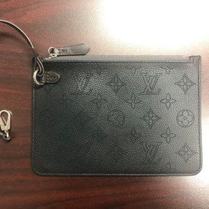 Louis Vuitton Mahna leather Pouche